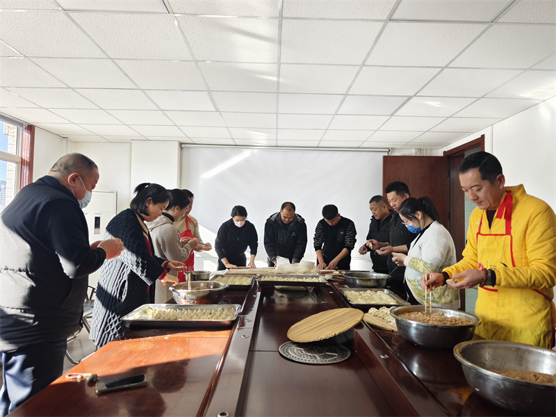 鄭州建投通訊管線有限公司開展“包餃子、迎冬至”活動